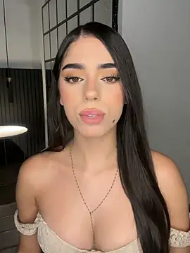 Maia antonelli online show from March 27, 2026, 2:06 am