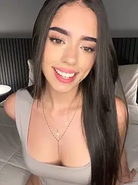 Maia antonelli online show from April 4, 2026, 11:24 pm