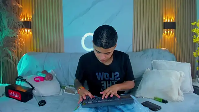 Snapshot of Liam_Dustin chatting on August 2, 2026, 7:56 pm Liam Dustin online show from August 2, 2026, 7:56 pm