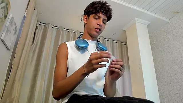 Snapshot of Ethan_qop chatting on July 5, 2026, 10:17 pm Ethan qop online show from July 5, 2026, 10:17 pm