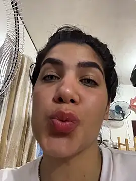 Hopeluna online show from March 19, 2026, 7:34 am