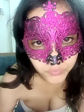 Hottymahi7 online show from April 13, 2026, 11:21 pm