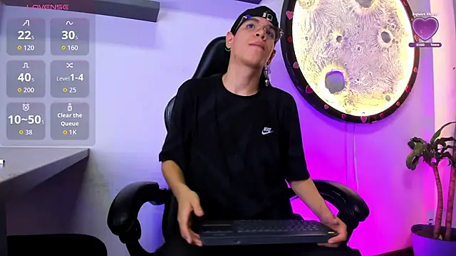 Bennet-Grayy online show from April 19, 2026, 4:01 am