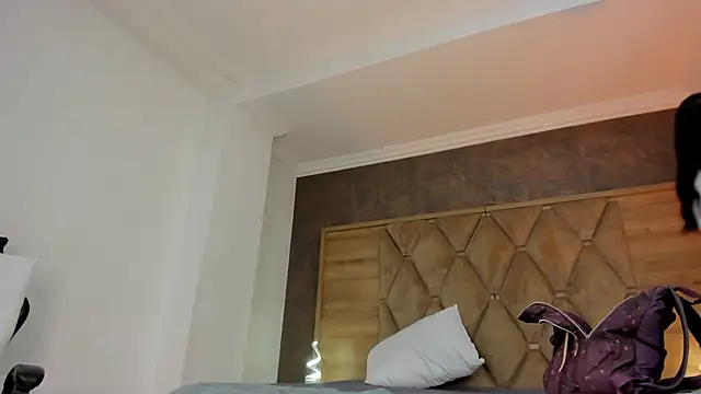 AlondraSoomer online show from May 11, 2026, 4:18 am