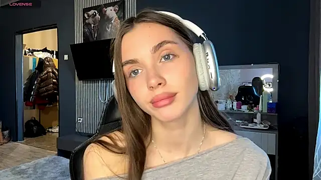 Veluxe online show from March 30, 2026, 3:02 pm