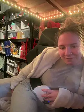 Snapshot of curvyneon chatting on April 3, 2026, 2:15 pm curvyneon online show from April 3, 2026, 2:15 pm