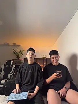 Snapshot of SebastianReed_ chatting on April 14, 2026, 5:02 am SebastianReed online show from April 14, 2026, 5:02 am