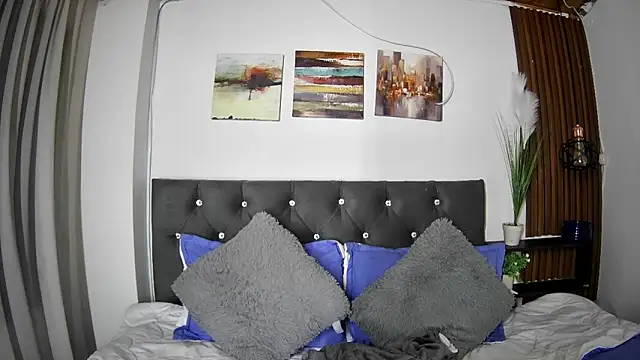 Snapshot of naughtycouplex_ chatting on March 26, 2026, 11:43 pm naughtycouplex online show from March 26, 2026, 11:43 pm