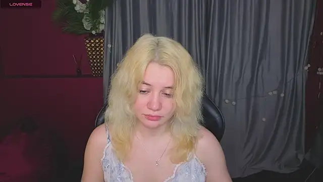 Snapshot of ElizabethRedWings chatting on May 31, 2026, 6:09 pm ElizabethRedWings online show from May 31, 2026, 6:09 pm