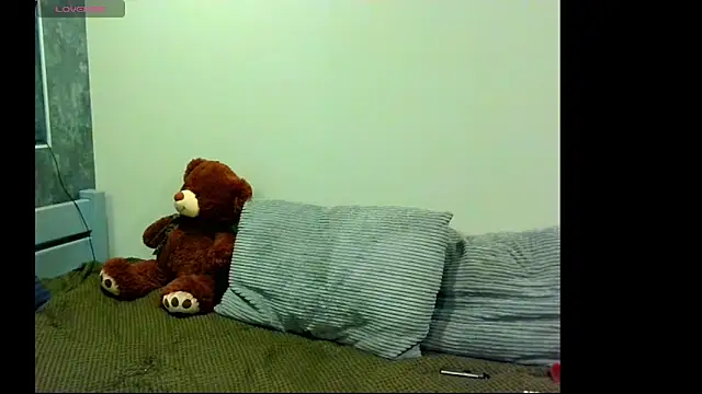 Snapshot of AvelineLune chatting on March 26, 2026, 7:41 pm AvelineLune online show from March 26, 2026, 7:41 pm