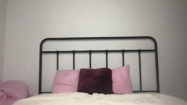 Juliadaheim online show from March 16, 2026, 7:18 pm