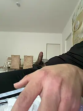 Snapshot of bobi7v chatting on June 11, 2026, 3:54 pm bobi7v online show from June 11, 2026, 3:54 pm