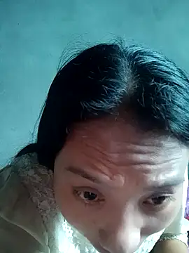 Snapshot of Leiley_98 chatting on May 4, 2026, 12:17 am Leiley 98 online show from May 4, 2026, 12:17 am