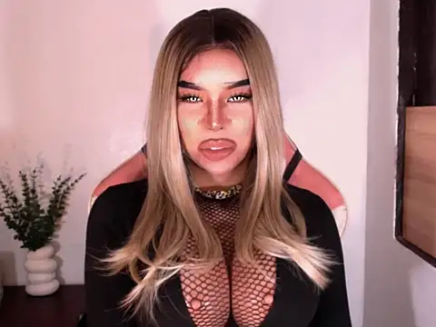Zandralopez online show from May 27, 2026, 7:11 pm