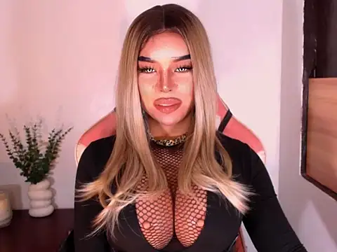 Zandralopez online show from May 29, 2026, 8:34 am