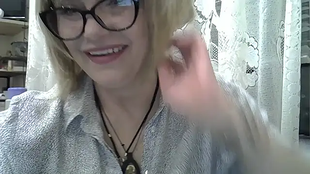 Lia Rayss online show from April 22, 2026, 7:04 pm