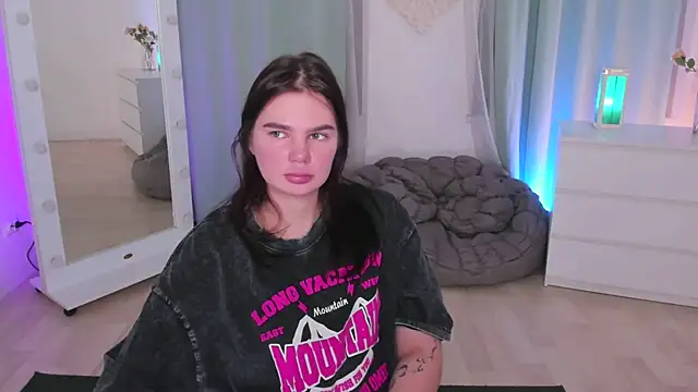 Snapshot of MillyBrown_ chatting on April 1, 2026, 1:41 pm MillyBrown online show from April 1, 2026, 1:41 pm
