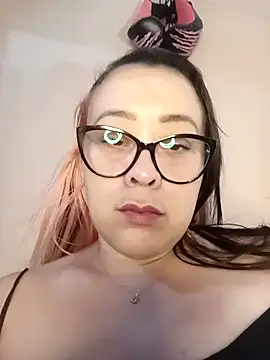 lua-bfly online show from April 7, 2026, 10:42 pm