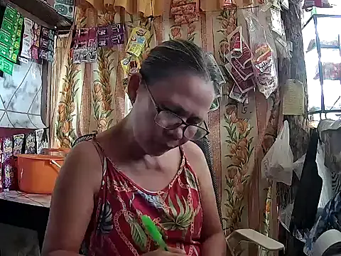 Snapshot of mommylicious_23 chatting on July 19, 2026, 1:53 am mommylicious 23 online show from July 19, 2026, 1:53 am