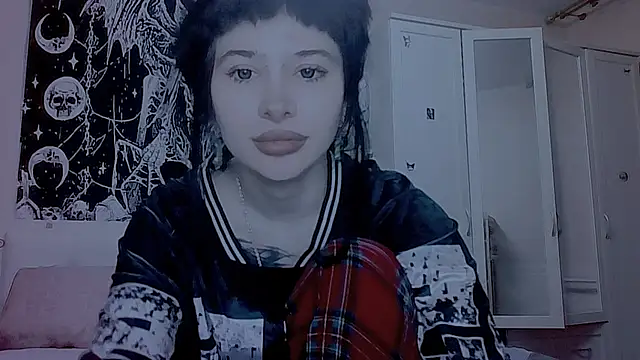AllisonDeetz online show from April 22, 2026, 7:15 pm