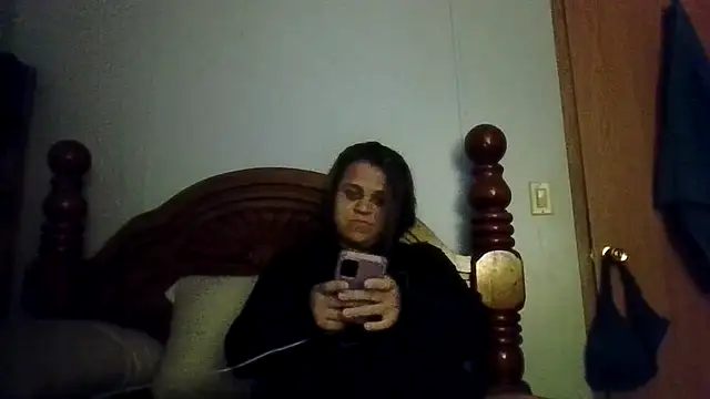 Snapshot of Celestee6969 chatting on March 18, 2026, 2:04 am Celestee6969 online show from March 18, 2026, 2:04 am