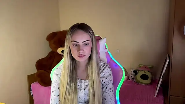 Snapshot of TiannaJedziniak chatting on March 21, 2026, 3:26 pm TiannaJedziniak online show from March 21, 2026, 3:26 pm