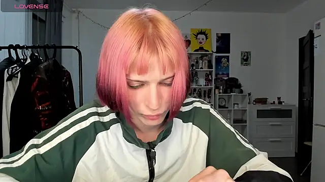 sweet peach    online show from April 15, 2026, 6:15 pm