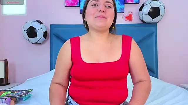 EmiilyStonee online show from July 16, 2026, 4:02 pm