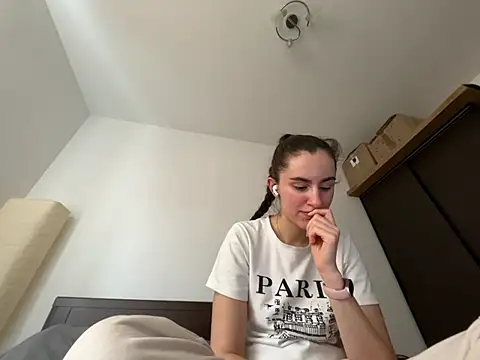 Snapshot of starlight_mo chatting on March 27, 2026, 1:44 pm starlight mo online show from March 27, 2026, 1:44 pm