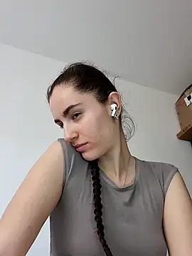 Snapshot of starlight_mo chatting on April 6, 2026, 4:30 pm starlight mo online show from April 6, 2026, 4:30 pm