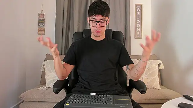 etham wolf1 online show from March 25, 2026, 5:41 pm