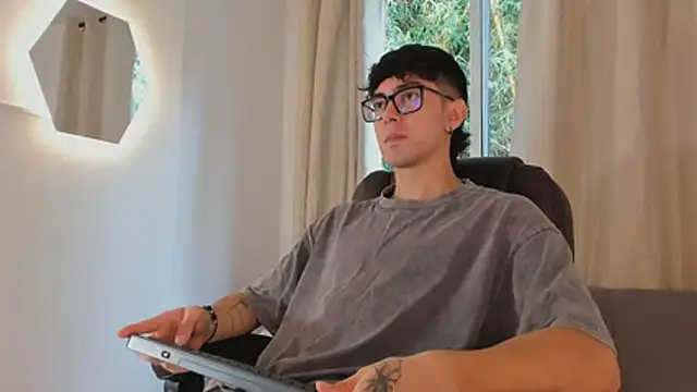 Snapshot of etham_wolf1 chatting on April 11, 2026, 6:01 pm etham wolf1 online show from April 11, 2026, 6:01 pm