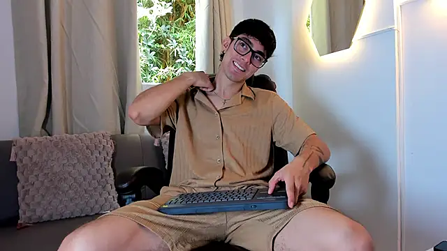 Snapshot of etham_wolf1 chatting on June 2, 2026, 5:26 pm etham wolf1 online show from June 2, 2026, 5:26 pm