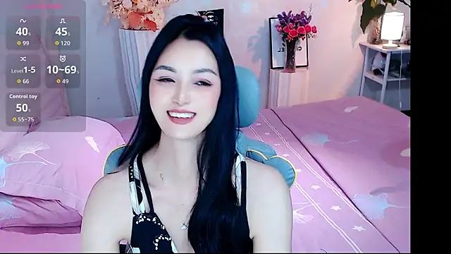 Evelyn-007 online show from April 23, 2026, 12:29 pm