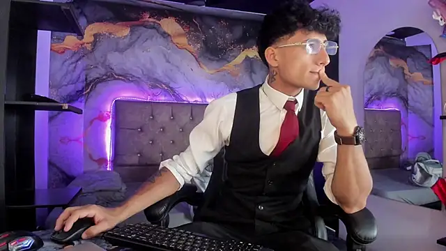 Snapshot of MaxiimoRomano_ chatting on May 6, 2026, 1:27 pm MaxiimoRomano online show from May 6, 2026, 1:27 pm