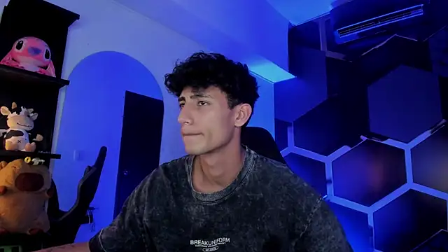 Snapshot of MaxiimoRomano_ chatting on July 11, 2026, 7:05 pm MaxiimoRomano online show from July 11, 2026, 7:05 pm
