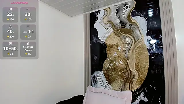 Snapshot of Tiffany_Velanyer__ chatting on May 17, 2026, 5:05 am Tiffany Velanyer online show from May 17, 2026, 5:05 am