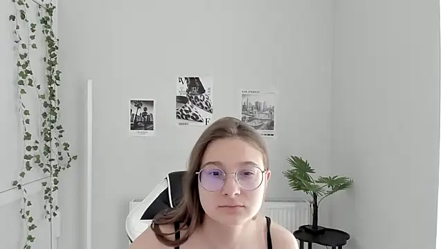 Snapshot of Mia_kristal chatting on June 21, 2026, 8:06 am Mia kristal online show from June 21, 2026, 8:06 am