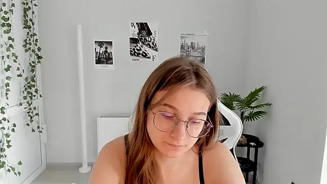 Snapshot of Mia_kristal chatting on July 11, 2026, 8:17 am Mia kristal online show from July 11, 2026, 8:17 am