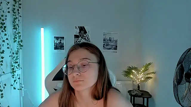 Snapshot of Mia_kristal chatting on July 13, 2026, 8:06 am Mia kristal online show from July 13, 2026, 8:06 am