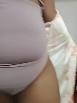 Snapshot of honeyi_babe chatting on May 8, 2026, 6:13 pm honeyi babe online show from May 8, 2026, 6:13 pm