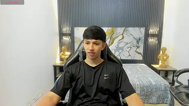 AdrianFranko online show from May 20, 2026, 1:17 pm