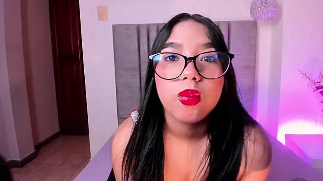 Snapshot of JuliethDior chatting on March 20, 2026, 6:24 pm JuliethDior online show from March 20, 2026, 6:24 pm