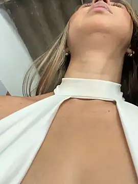 Snapshot of VictoriaWhitmore chatting on March 25, 2026, 4:02 pm VictoriaWhitmore online show from March 25, 2026, 4:02 pm