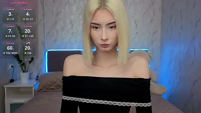 kittysocutie online show from April 25, 2026, 12:02 am