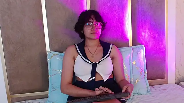 Dari Moonl online show from March 19, 2026, 1:15 pm