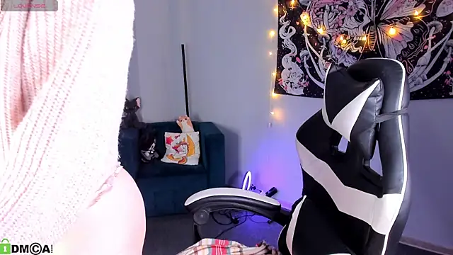 LittleKittenStar online show from April 9, 2026, 2:44 am