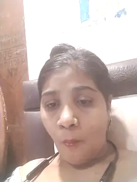 LovelyRenu online show from April 1, 2026, 2:03 pm