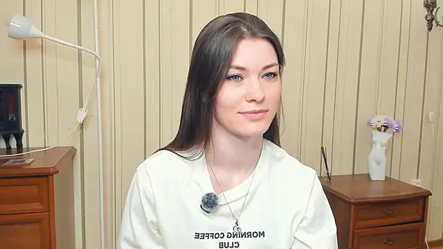 JulissaLipoma online show from March 25, 2026, 6:08 am