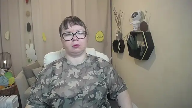 Snapshot of BonnnyBoobsy chatting on April 6, 2026, 5:52 am BonnnyBoobsy online show from April 6, 2026, 5:52 am